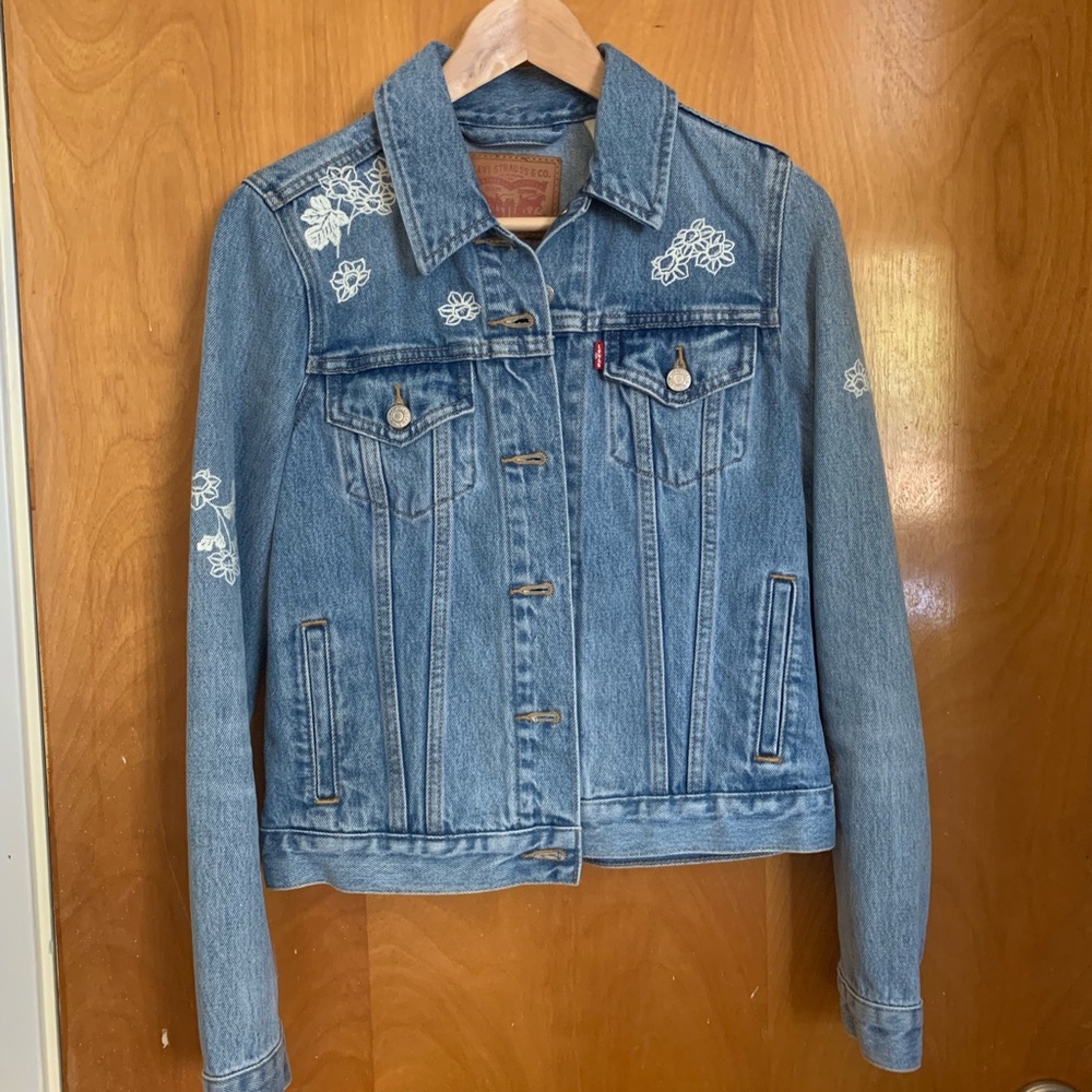 Levi’s, Jean jacket, white flower embroidery denim